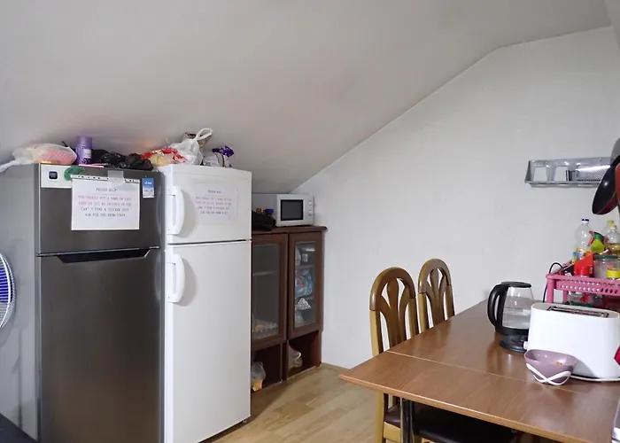 Historia אכסניה סקופיה